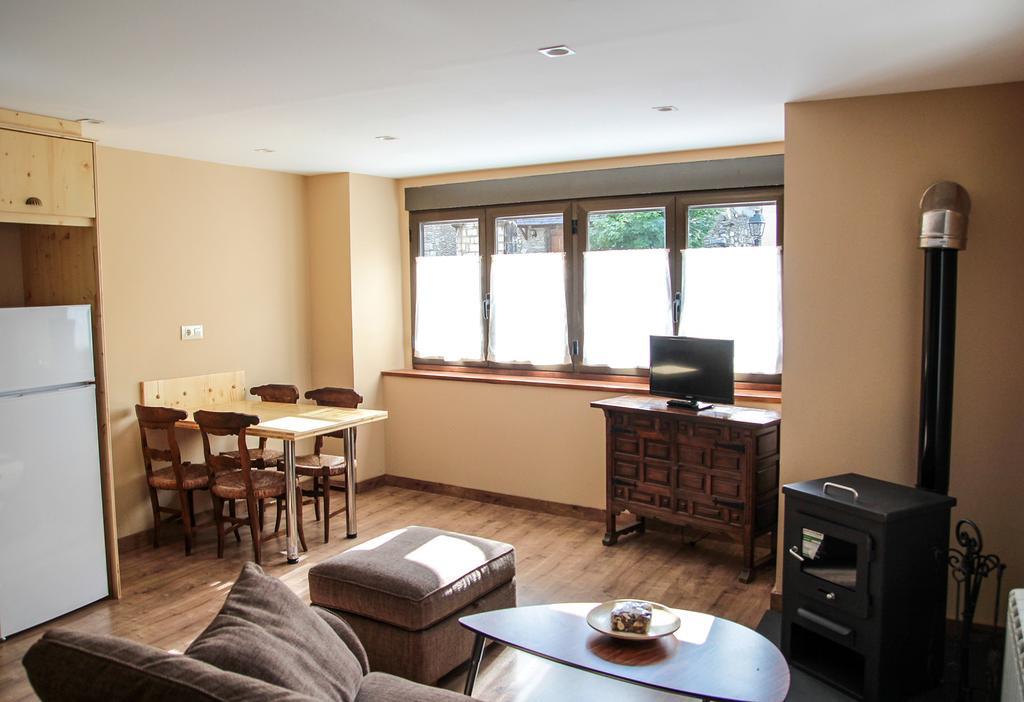Apartamentos Snoe Mont Romies Salardú Exteriér fotografie